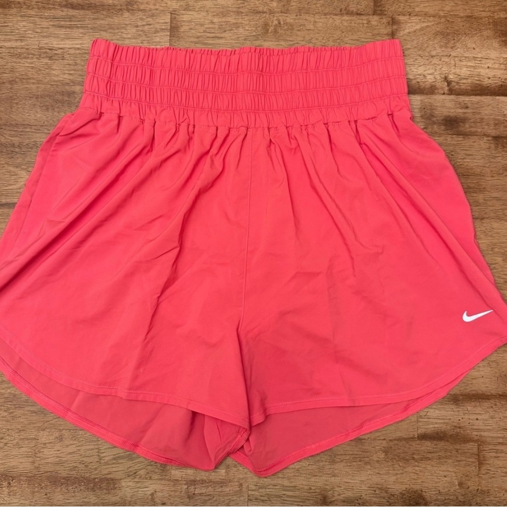 Nike One Women's Dri-FIT Ultra High-Waisted Brief-Lined Shorts 

Size 1X